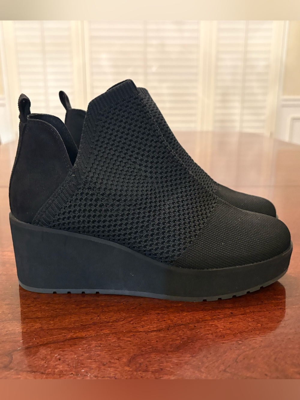 Volatile Women's Fall/Winter Black Albright Casual Wedge Boots, Size 6
